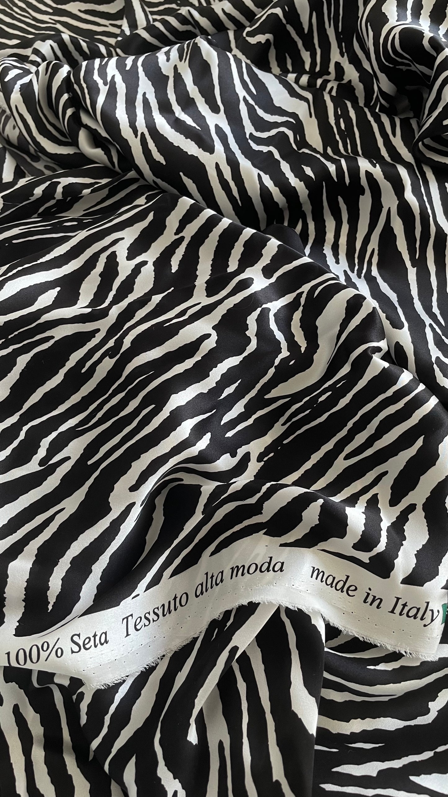 LE ZÈBRE EN SATIN DE SOIE
