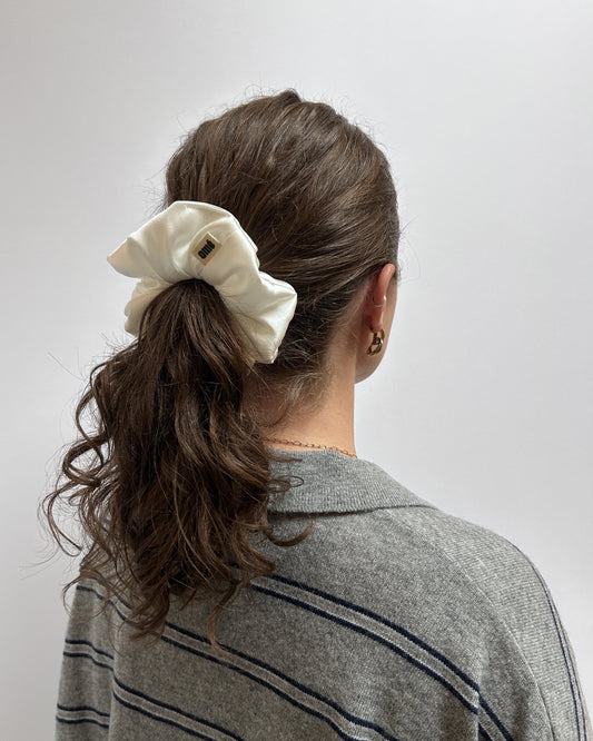 LE BLANC EN SATIN DE SOIE