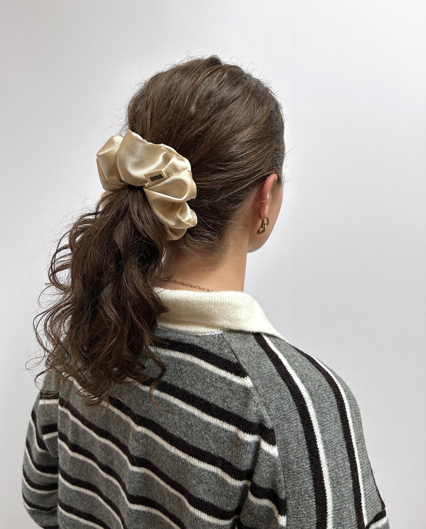 LE BEIGE EN SATIN DE SOIE