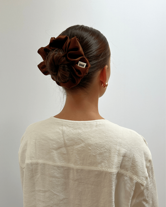 LE BRUN EN SATIN DE SOIE