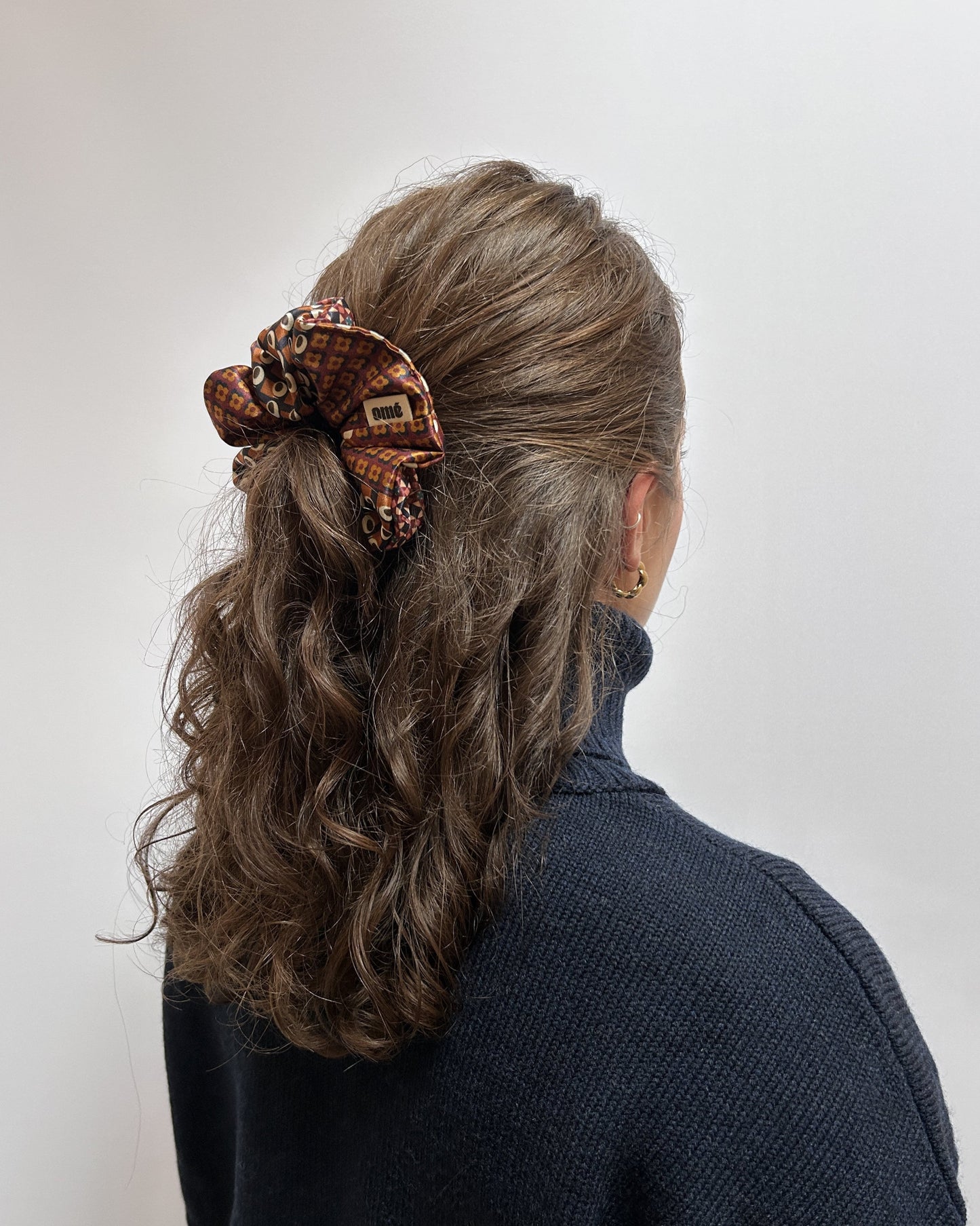 LE BRUNETTE EN SATIN DE SOIE